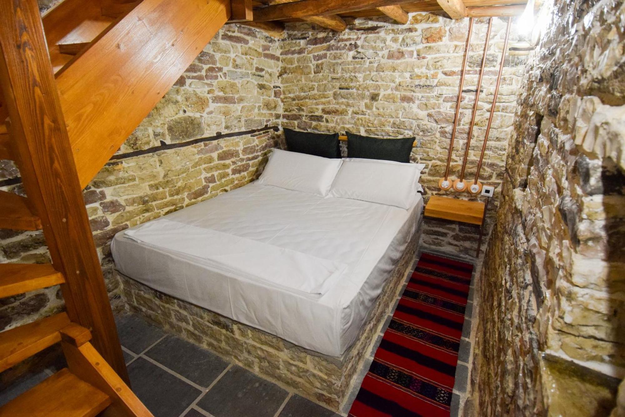 Aqueduct Inn Gjirokaster Exterior photo